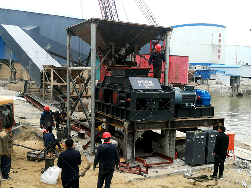 花崗巖對輥破碎機出料粒度多少？產量多大？